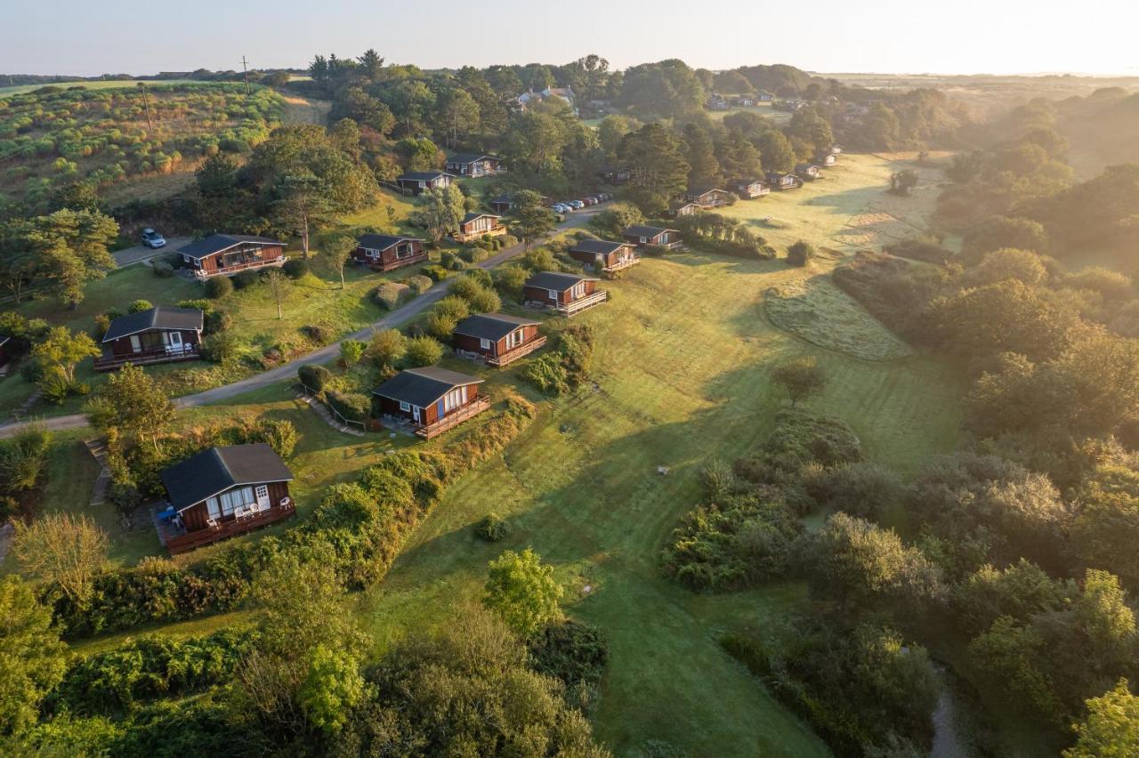 Timber Hill Self Catering Cedar Lodges Broad Haven Esterno foto
