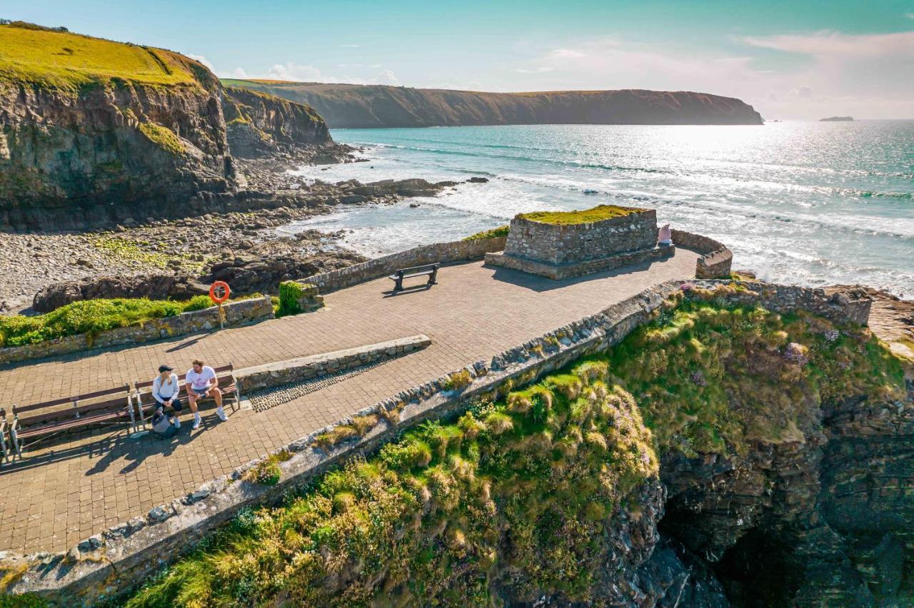 Timber Hill Self Catering Cedar Lodges Broad Haven Esterno foto