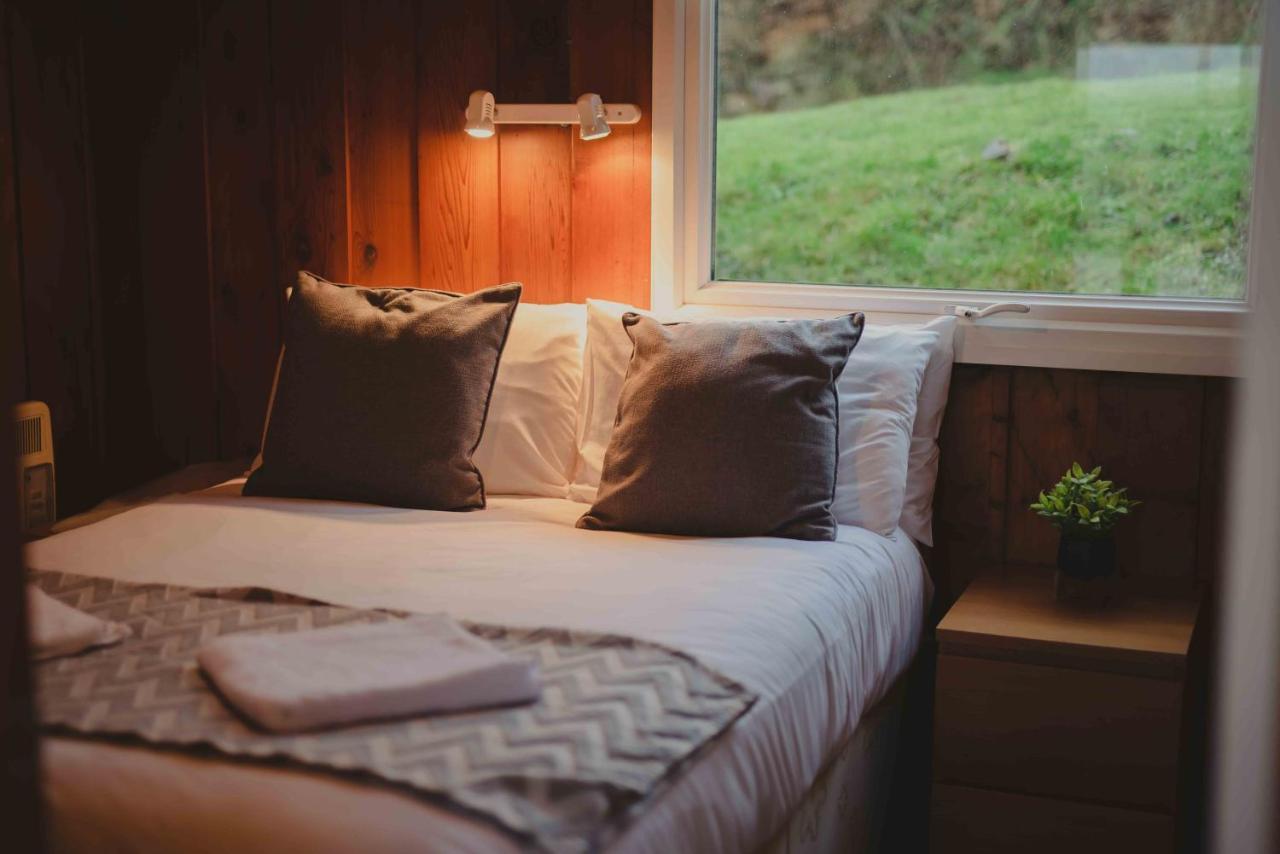 Timber Hill Self Catering Cedar Lodges Broad Haven Esterno foto