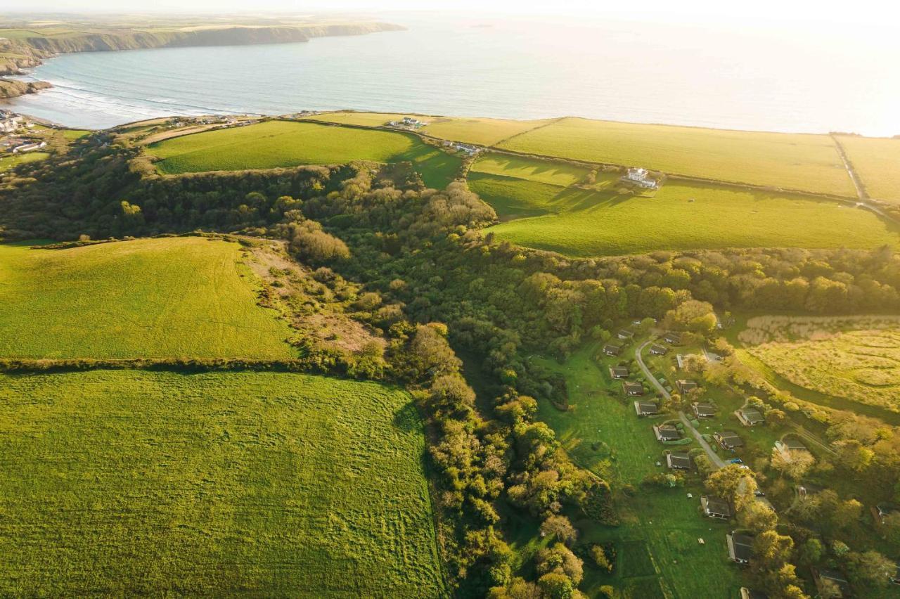 Timber Hill Self Catering Cedar Lodges Broad Haven Esterno foto