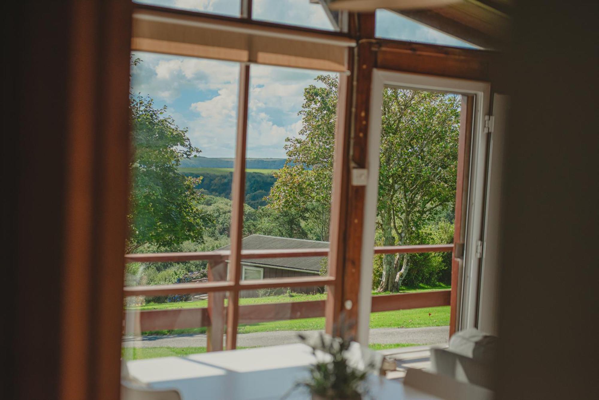 Timber Hill Self Catering Cedar Lodges Broad Haven Esterno foto