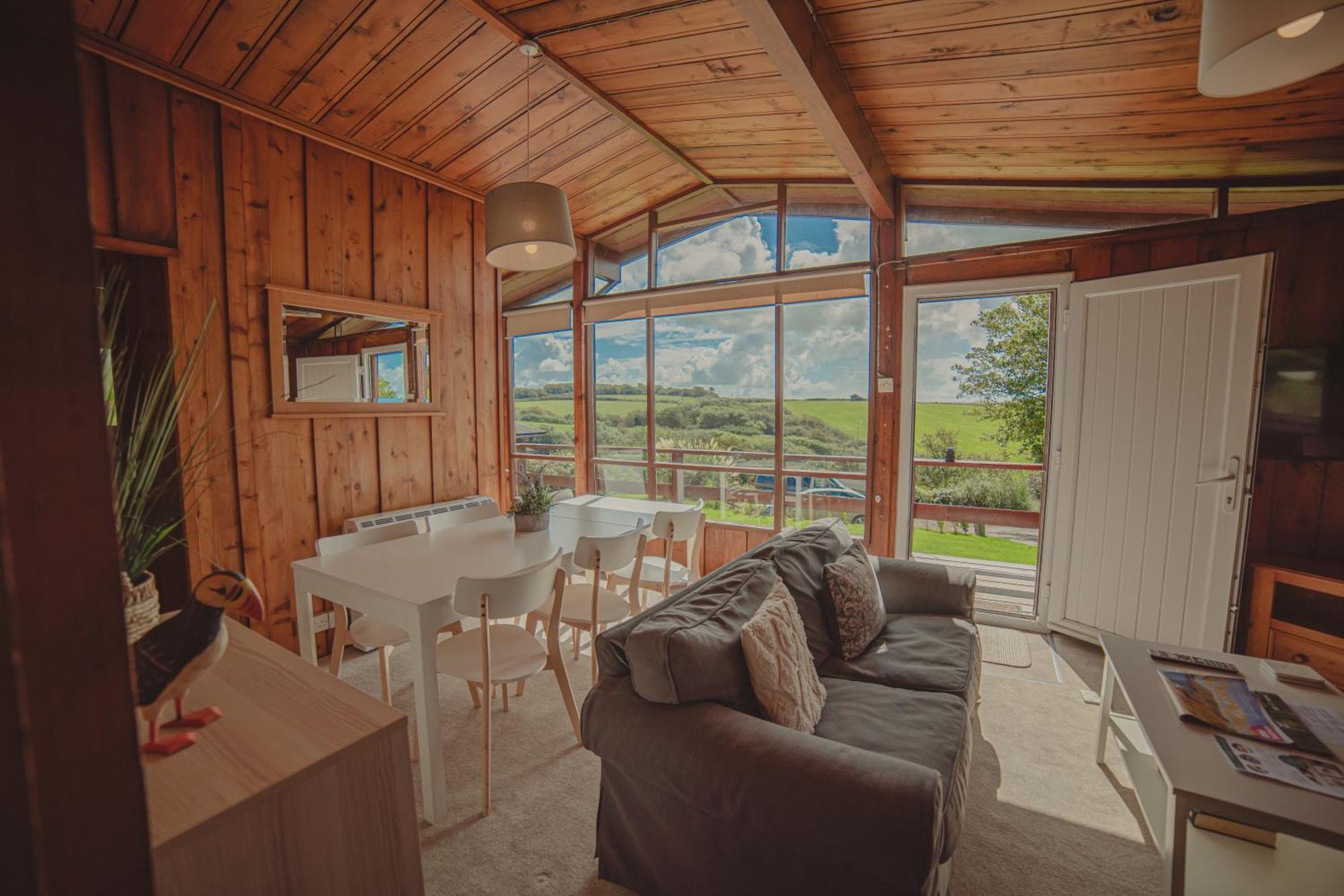 Timber Hill Self Catering Cedar Lodges Broad Haven Esterno foto