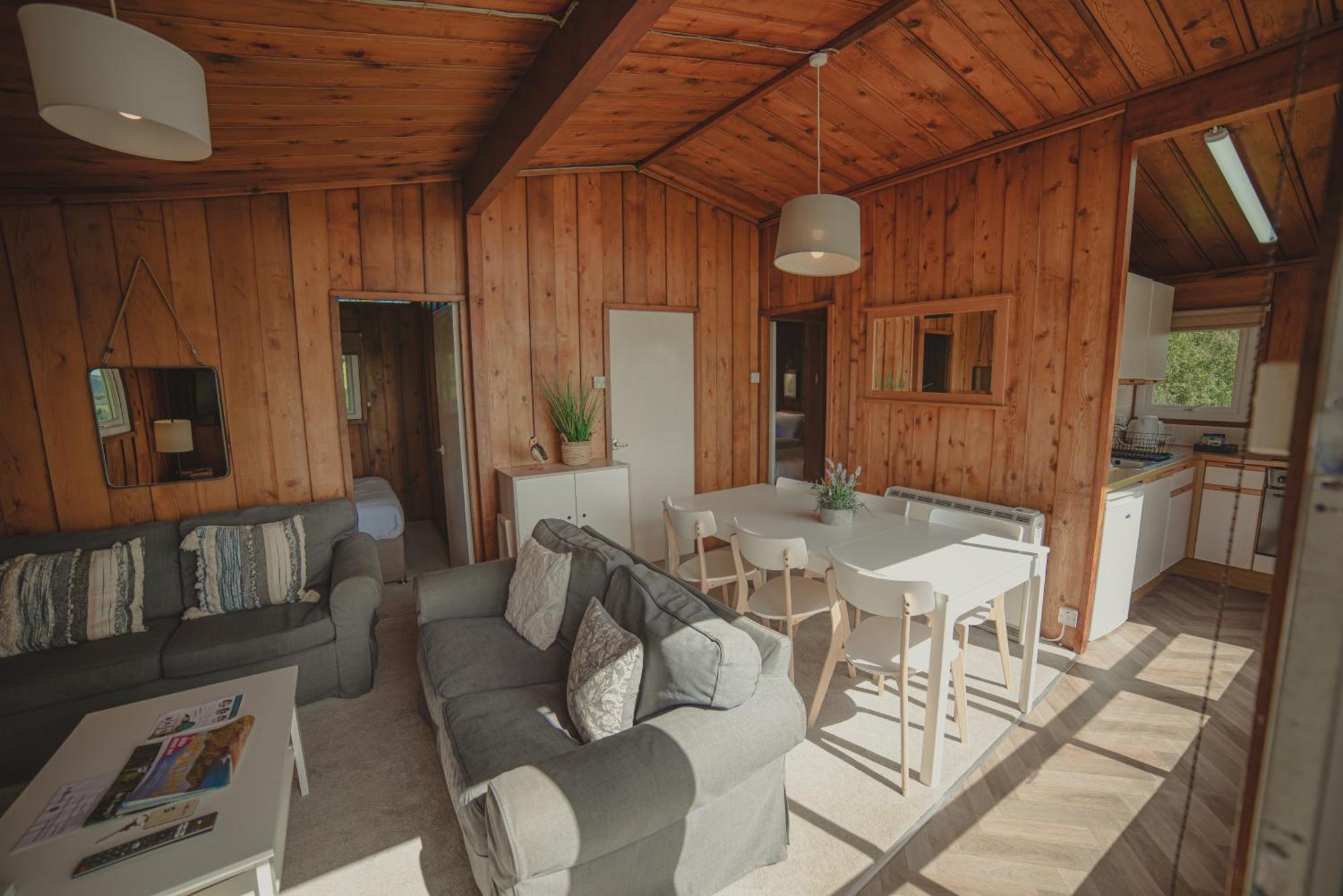 Timber Hill Self Catering Cedar Lodges Broad Haven Esterno foto