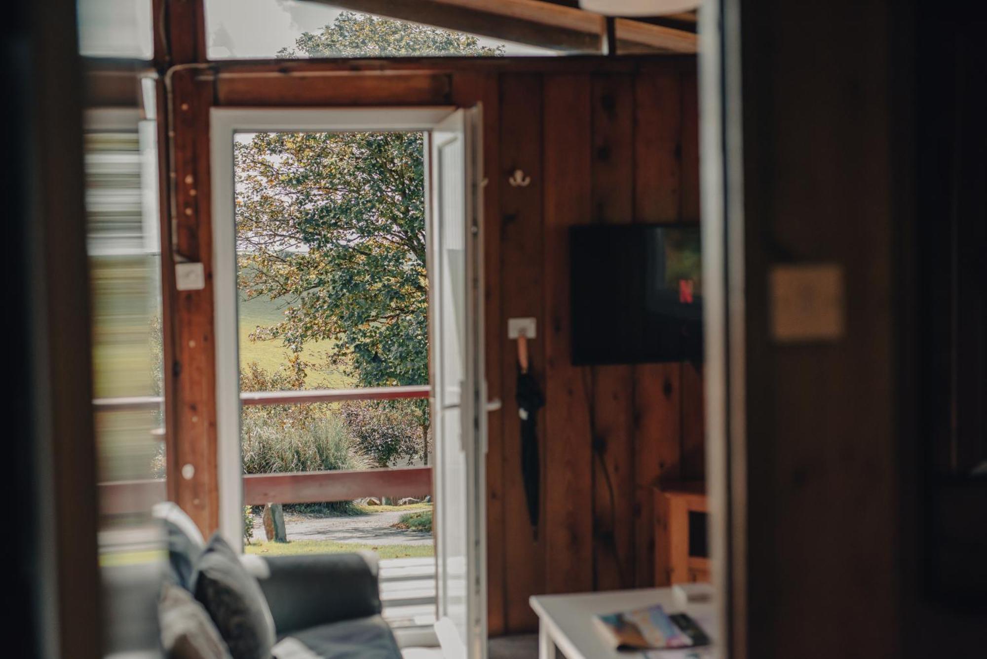 Timber Hill Self Catering Cedar Lodges Broad Haven Esterno foto