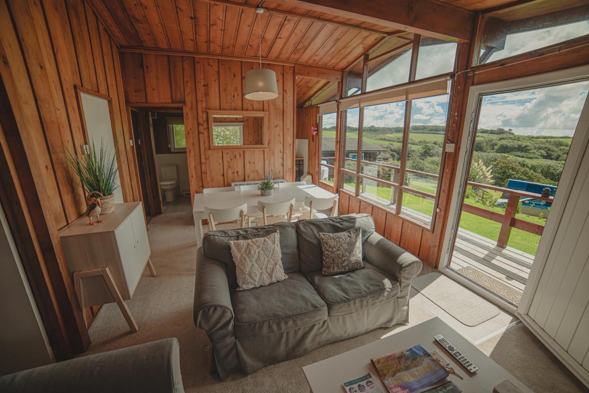 Timber Hill Self Catering Cedar Lodges Broad Haven Esterno foto