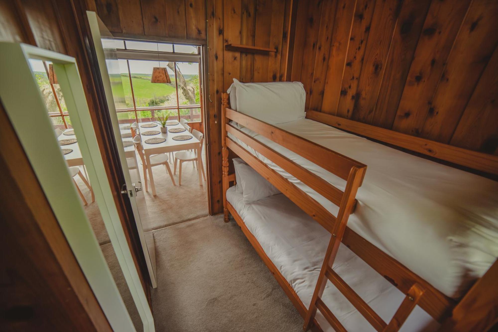 Timber Hill Self Catering Cedar Lodges Broad Haven Esterno foto