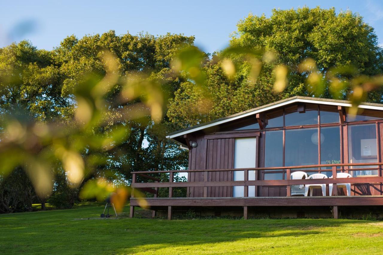 Timber Hill Self Catering Cedar Lodges Broad Haven Esterno foto